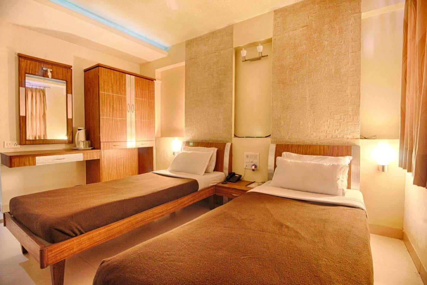 Parth Residency Otel Amhedabad Dış mekan fotoğraf